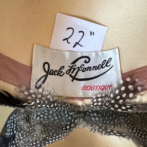 OUTSTANDING 1970's DESIGNER IVORY FELT HAT + MULTICOLORED FEATHERS ON  BRIM - Picture 13 of 13